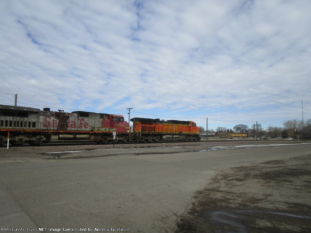 BNSF 5264, 647, NSRX 800098 + CN 15002